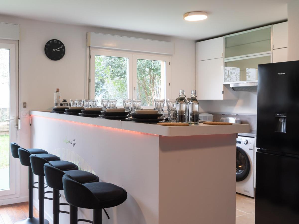 شقة Le Phenix - Hypercentre 16 Personnes Garage Gratuit Wifi Jardin Barbecue Proche Parc Tete D'Or فيليوربان المظهر الخارجي الصورة